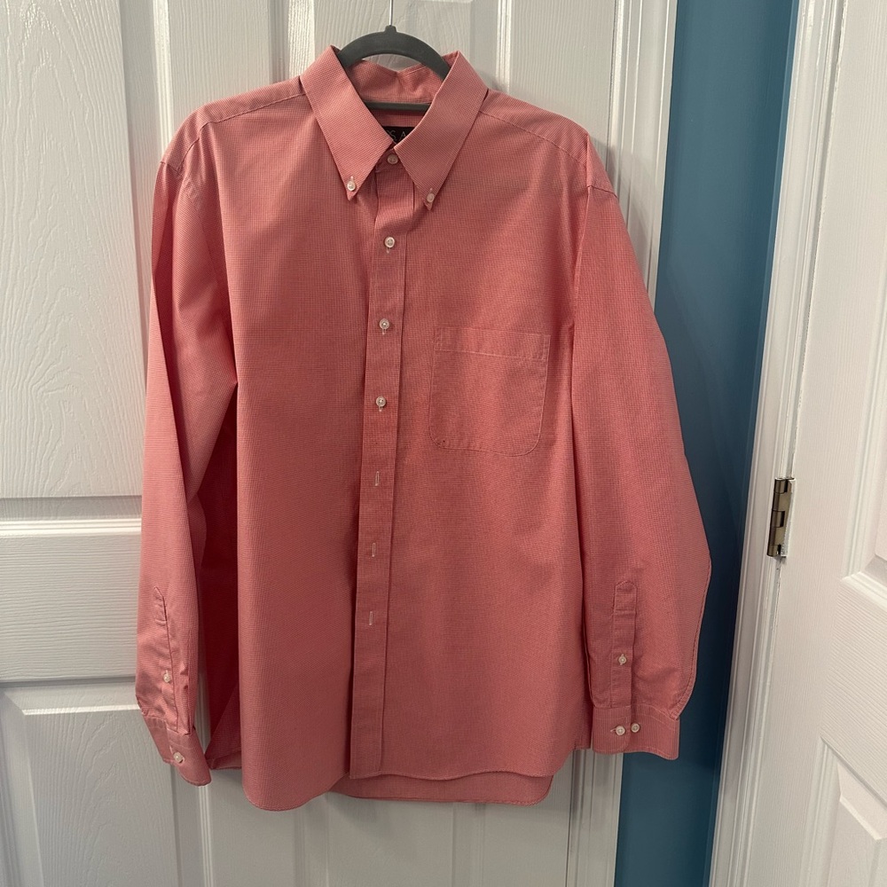 Men’s tailored fit dress shirt